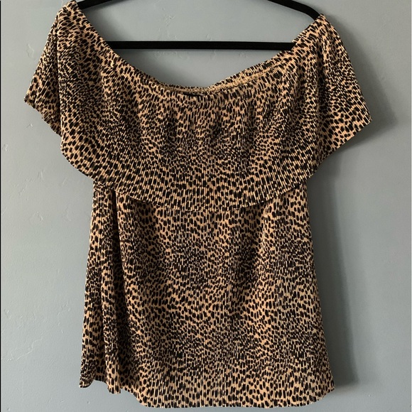 A.n.a Off Shoulder Cheetah Print Top - like new! - Picture 1 of 7